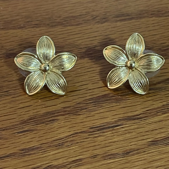 Gold Flower Earrings - Picture 1 of 2